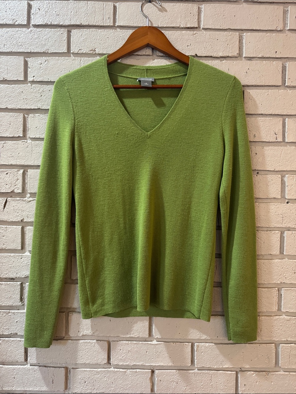 Ann Taylor Lime Green V-Neck Sweater 100% extra fine Marino wool